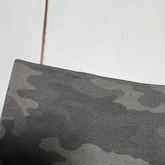 SPANX Look At Me Now Seamless Cropped Legging SIZE L Gray Camo Yoga Pants - Picture 7 of 14